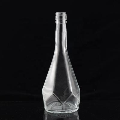 China 750 ml Snijvorm Uniek Ontwerp Glas Spirits Fles Gemaakt door voor Custom Made Te koop