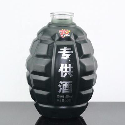 China Garrafa de vidro em forma de bomba de 500 ml exclusiva para embalagens personalizadas de bebidas à venda