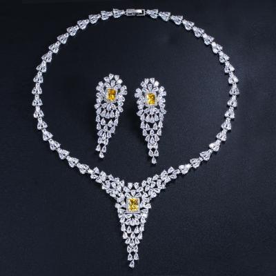 China CLASSIC Exaggerated Luxury Wedding Accessories Pear Shape Zircon Shape Bridal Jewelry Sets for sale