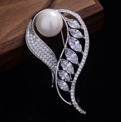 China Micro Pave Brooch Factory Sale Pin Wedding Brooches Bridal Pearl Zirconia Even Dress Party Prom Accessory for sale