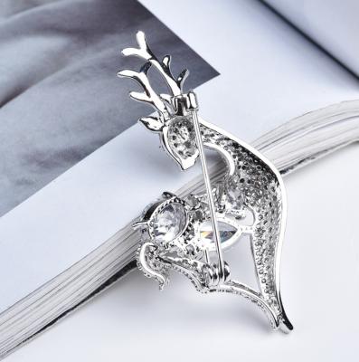 China Micro Pave Bridal Pearl Zirconia Deer Brooches Pins Wedding Dress Even Party Prom Accessory Wholesale for sale