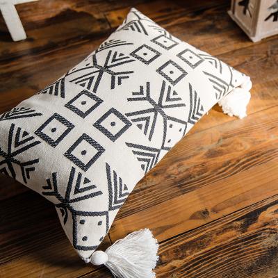 China 2021 New Arrival Wearable Cushion Cover Bohemian Geometric Jacquard Woven Pillow Cover With Tassel for sale