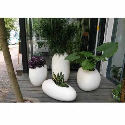 China New 2022 Eco - Friendly Creative Styling White Color Planter Metal Garden Decorations for sale