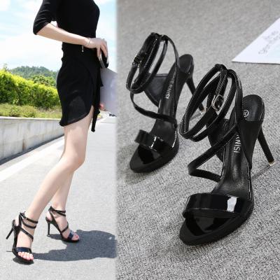 China New 2022 New 2022 Hollow Strap Roman Women's Lightweight Cross Strap Sandal Black Sandal Thin Heels for sale