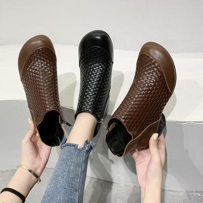 China Waterproof 2021 autumn and winter new pattern women's boots weave around the main flat boots for women walk slowly women's boots for sale