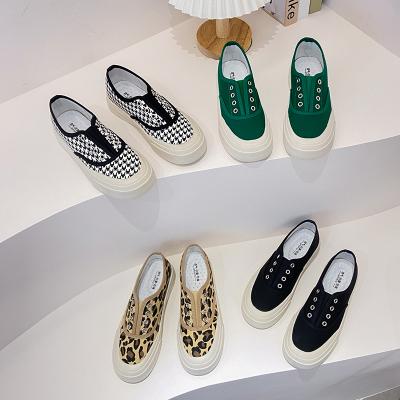 China Round Women's Leisure Flat Bottom Light Weight And Comfortable Slip On Walking Shoes Leopard Canvas Shoes For Women for sale