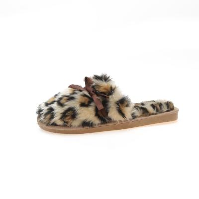 China CUSHIONING New Design Closed Toe Leopard Pattern Ladies Bedroom Slippers Warm Furry Winter Women Fuzzy Plush Indoor Slippers Fluffy for sale