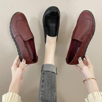 China 2022 New Leather Shoes Women Sport Walking Running Slip On Casual Shoes Flats Loafers Ladies Fashion Sneakers for sale