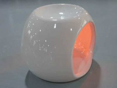 China Brander van de nacht de Lichte Ceramische Olie, Ceramische Etherische oliebrander met Aromatherapy Te koop