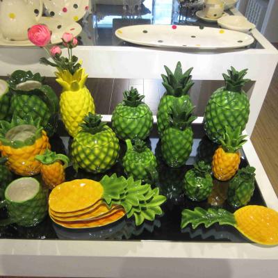 China Pineapple Shaped Ceramic Cookie Jar Canister Fashion Handmade Decor 11.3 X 11.3 X 21.6 Cm for sale