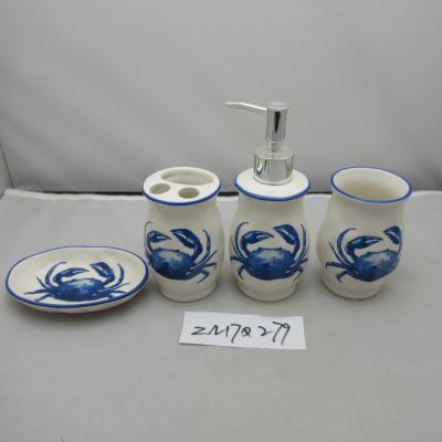 Chine Ensemble bleu et blanc de salle de bains de porcelaine avec la conception de crabe dans le style de chinois traditionnel à vendre