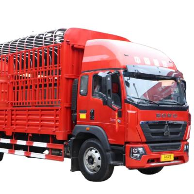 China Hot selling heavy-duty truck G5X medium truck with 220 horsepower and 6.75 meter row half compartment grille truck 8990*2550*3980 for sale