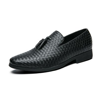 China Men's Round Stylish Shoes Braid Italian Leather Casual Shoes Slip On Tassel Loafers Party Luxury Wedding Shoes Formal Black for sale