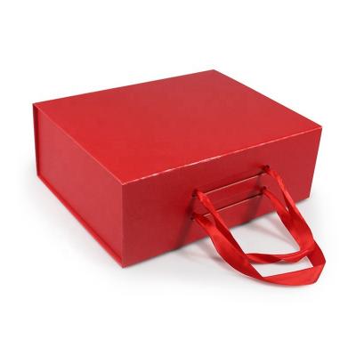 China Custom Recycled Hot Selling Red Christmas Cardboard Materials Magnetic Folding Gift Box For Gift Packing for sale