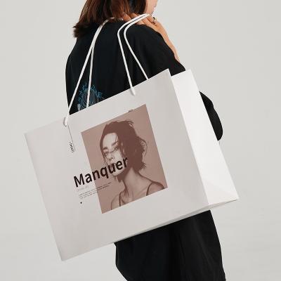 China Latest Style Custom Printed Paper Bags with Customized Printing for sale