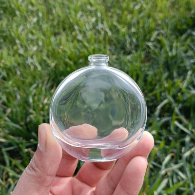 China Personal Care Oblate 100ml Glass Perfume Bottle With Crystal Acrylic Top 100ml Perfume Glass Oval Cosmetic Bottle for sale