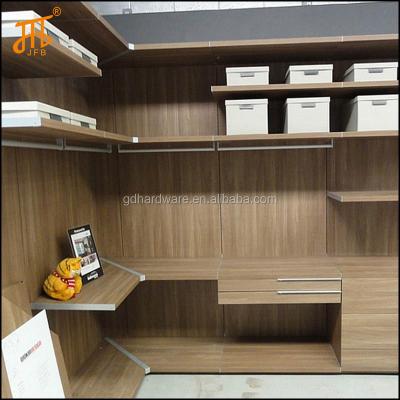 China Custom-Design Aluminum Closet Changing Room Sophisticated Couple's Walk in Aluminum Back Wall Closet Series for sale