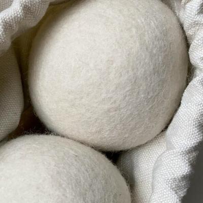 China Shorten Drying Time New Zealand Wool Dryer Balls 100% Natural Wool Felt Drier Balls Wool Protect Healthy for sale