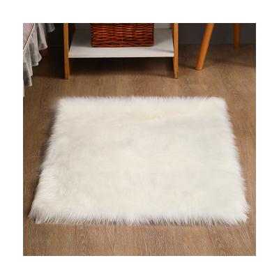 China Custom Made Comfortable Soft Furry Carpet Washable High Quality Faux Fur Mat Synthetic Sheepskin for sale