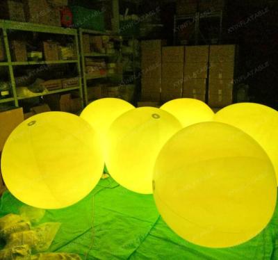 China Best PVC LED Inflatable Floating Ball, Glow In The Dark Inflatable Toys For Concerts for sale