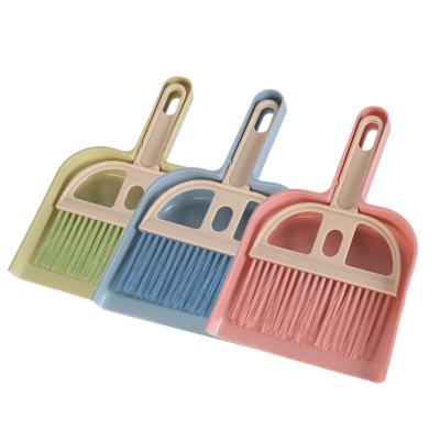 China Hot Selling Durable Cleaning Brush Broom Small Dustpans Set Sweeper Garbage Cleaning Desktop Dustpan for sale