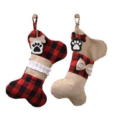 China 2022 Christmas Stocking Decoration Plaid Puppy Pet Christmas Stocking Bone Cotton Burlap Gift Bags Merry Christmas Decoration Supplies for sale