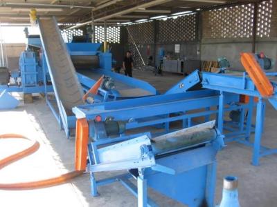 China Truck Waste Tire Recycling Machinery Tire Shredder For Grangule for sale