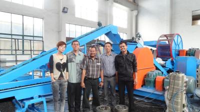 China Heavy Duty Tire Crusher Machine Recycling Equipment 20Pcs Blades for sale