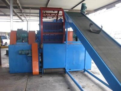 China Vertical Rubber Crusher Machine Process Tire Recycling Line Double Shaft for sale