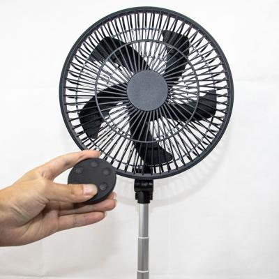 Cina Dispositivo di raffreddamento di aria personale del fan del supporto di oscillazione dell'elettroventola del supporto della batteria del ODM ricaricabile in vendita