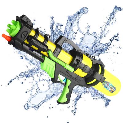 China Spura Makers Cool Novelty Two Plastic Spray Toy 512 Gun Water With Bottle for sale