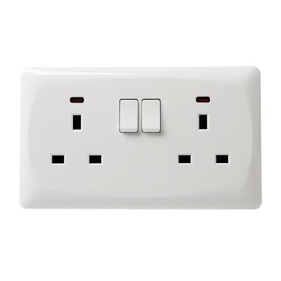 China 2018 Hot Sale 13A Indoor Place Double Socket Electric Lamp Switch Socket for sale