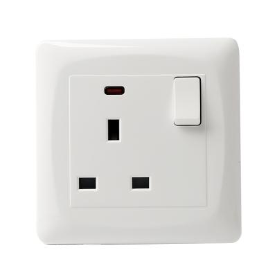 China Best House Selling 13A Wall Switched Socket With Lamp for sale