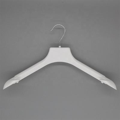 China Modern Wholesale White Adjustable Hanger Clothes Standing Hanger for sale