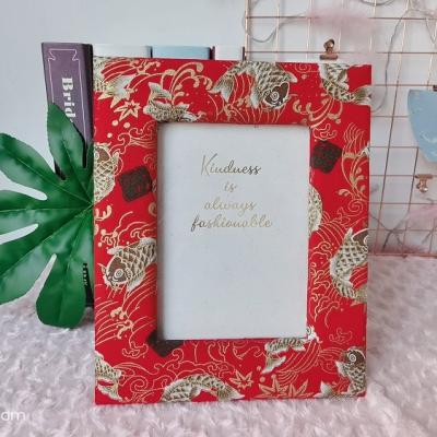 China Handmade Size 4x6 5x7 6x8 8x10 Inches Fancy Red Wood Fabric Picture Frame Custom Photo Frame for sale