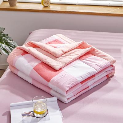 China Hot Custom Fancy Polyester Bedding Fabric Patchwork Quilting Bed Quilt For Home for sale