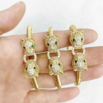 China 2021 Vintage Women's Real FashionHead 18k Gold Plated Zircon Panther Panther Bangle Opening Cuff Leopard Micro Paved Adjustable Bangle for sale