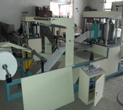 China High Speed ​​Nonwoven Creasing Machine Factory Nonwoven Compress Swab Producing Machine à venda