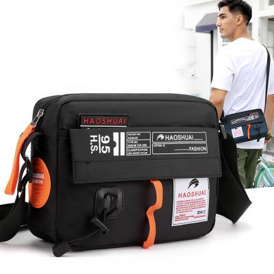 China Fashionable Men's Traveling Shoulder Messenger Bags Men's Casual Daily Use Sports New Outdoor Waterproof Nylon Bag Travel Bag for sale