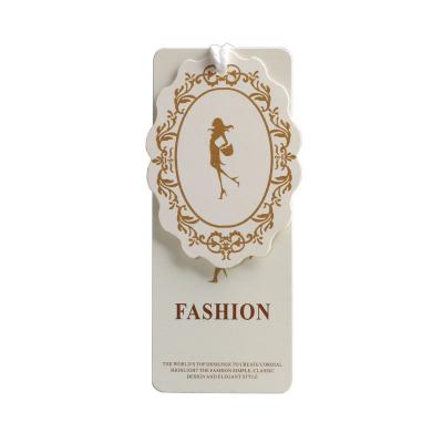 China Viable Custom Black Card Hang Tag Uv Printing Garment Black Paper Cardboard Tags Hangtag For Clothing à venda