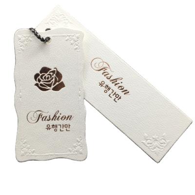 China Sustainable High Quality Custom Clothing Labels Paper Fashion Hanger Tag For Garment à venda