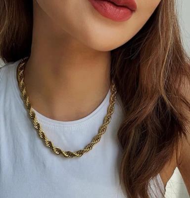 China Non Tarnish 8MM Romeo Twist Chain Necklace 18k Gold Heavy Necklace Plated Set Stainless Steel Chunky Necklaces for sale