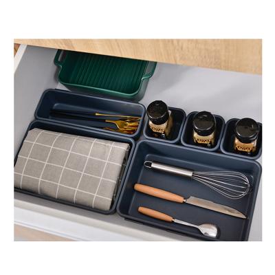 China Folding Peep Price Good Quality Plastic Cutlery Tray Utensil Drawer Organizer Over 5 Compartments for sale