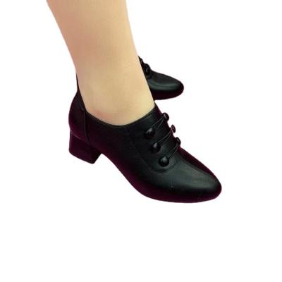 China Anti-Slippery 2023 New Fashion Middle-aged Mother Heel Shoes Shallow Mouth Pointed Leather Shoes for sale