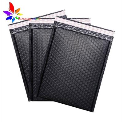 China Low MOQ Poly Gift Bag Padded Envelopes Matte Black Bubble Mailer Mailing Packaging for sale