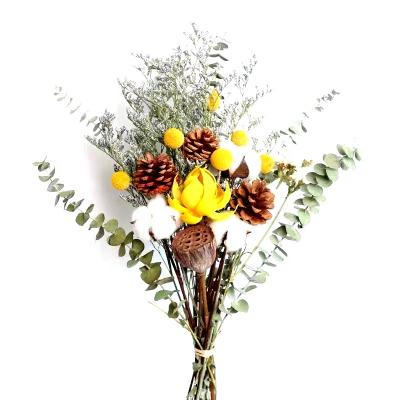 China Dried flower make to order price dried flower bouquet wedding flowers flower stand to wilt bouquet bakerlayered for sale