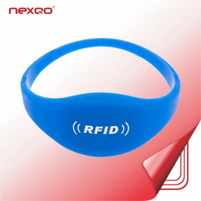 China ISO14443A Free Sample NFC Tag Silicone Rfid Wristband Waterproof / Waterproof Wristbands For Gift Sauna Water Park for sale