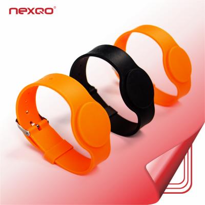 China Free Samples 13.56MHZ NFC Chip MIFARE C Silicone RFID Waterproof / Waterproof Ultralight Wristbands for sale