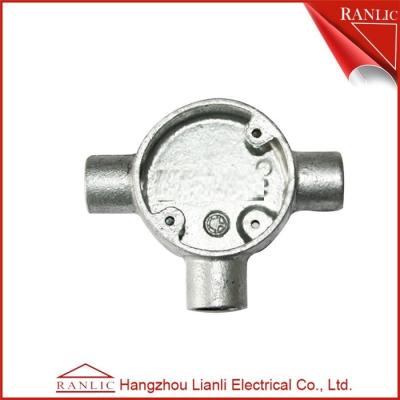 China Weißer formbarer Weisen-Anschlusskasten 32mm der Fittings-3 40mm für GI BS4568 Rohr zu verkaufen