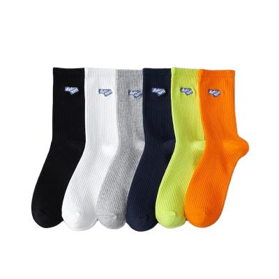 China Sporty men socks 2021 new fashion neon color sport socks letter high quality Autumn Men Crew Socks breathable male cotton cotton for sale